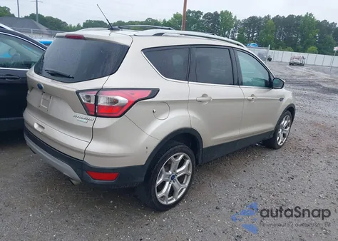 2017 Ford Escape Titanium z USA, uszkodzony, nr VIN 1FMCU0J93HUB64809